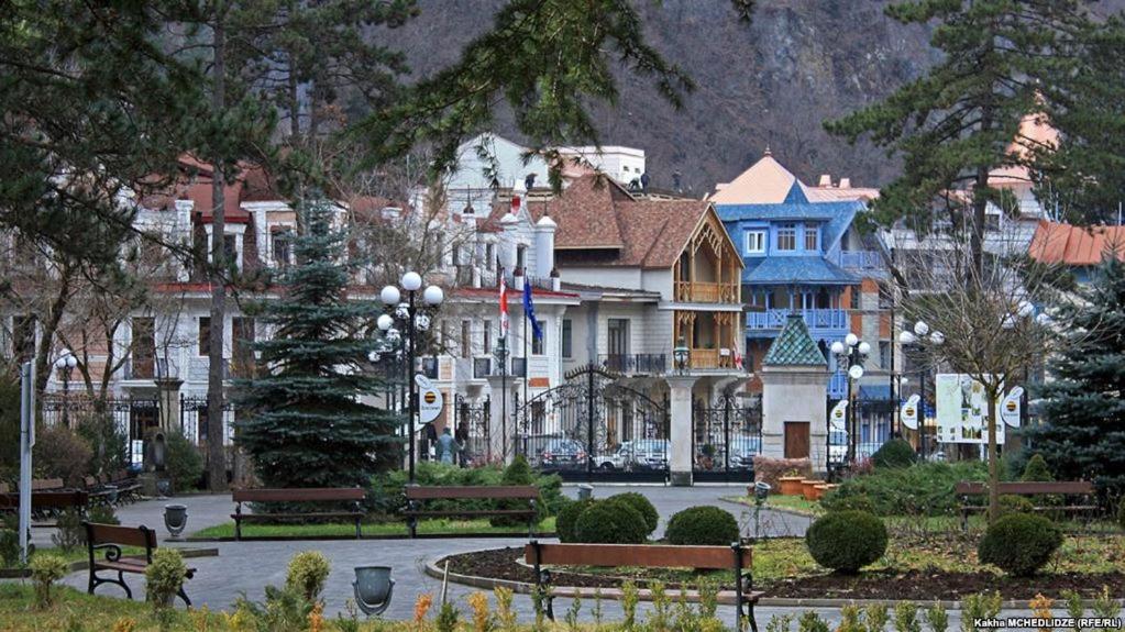 Gamsakhurdia Street Bordzjomi Buitenkant foto